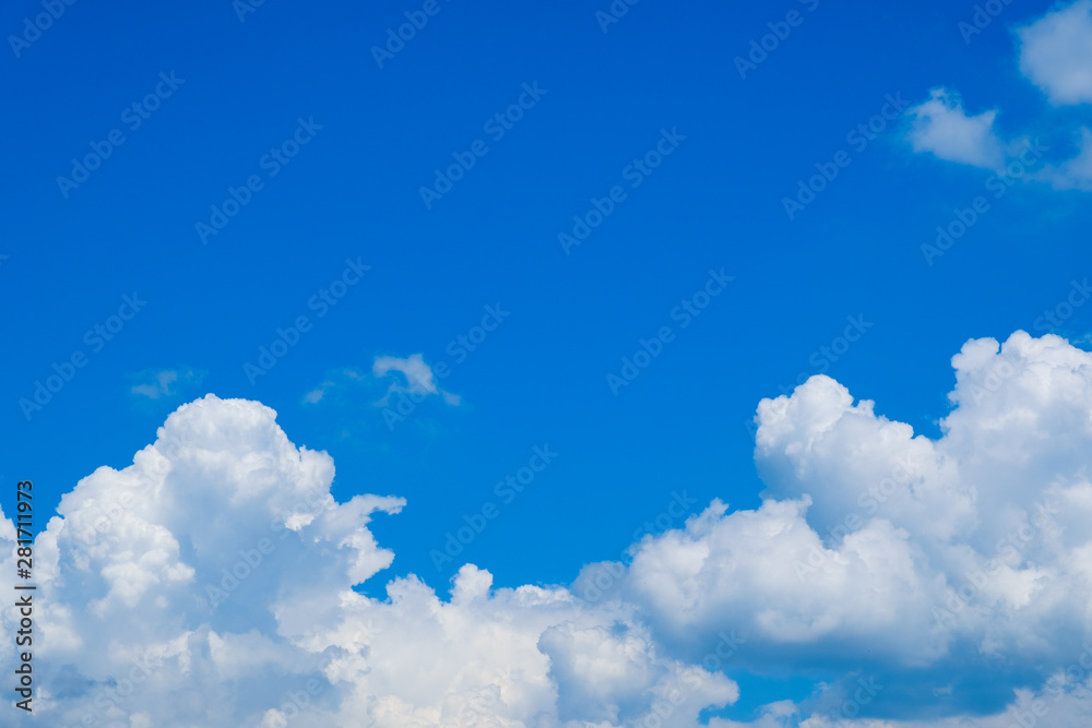 【写真素材】 青空　空　雲　真夏の空　背景　背景素材　7月　コピースペース