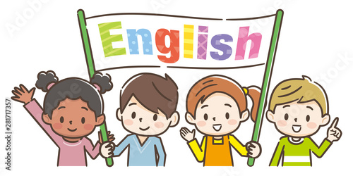 英語の旗を持つ子供たち