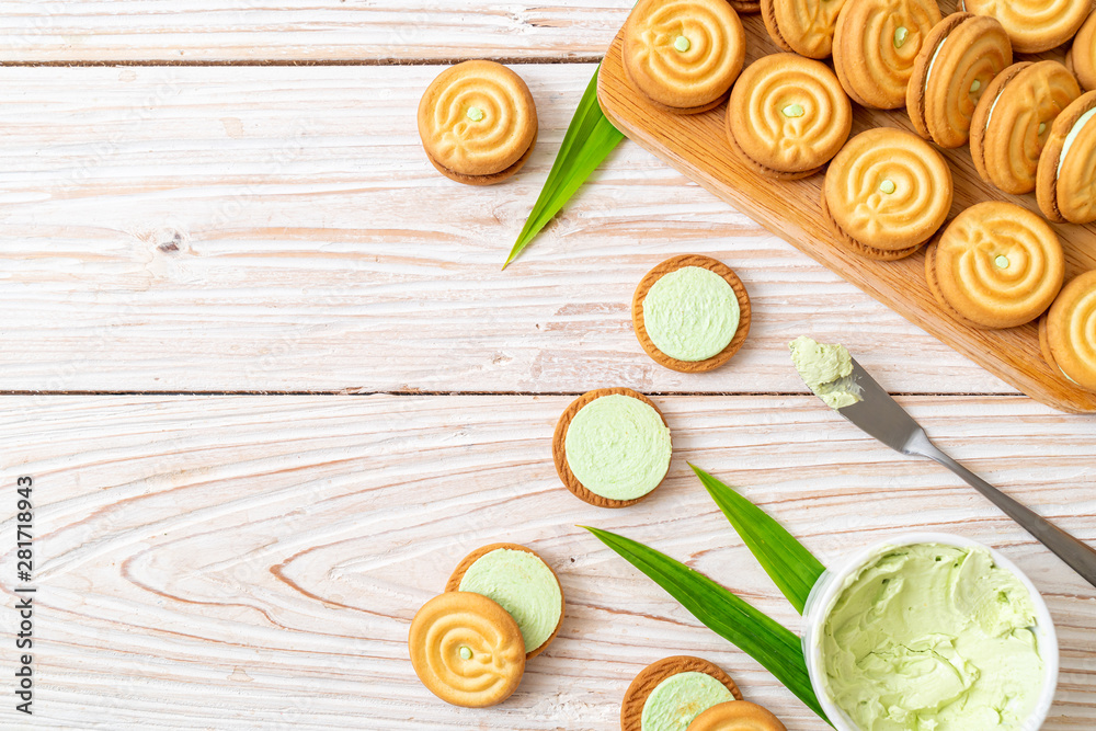 cookies with pandan cream