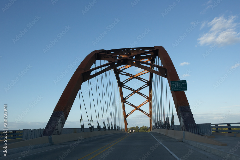 Fototapeta premium Bridge over a river in Oregon near Portland in late afternoon
