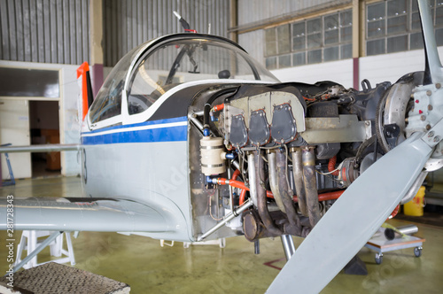 Repairs the maintenance of engine of plane