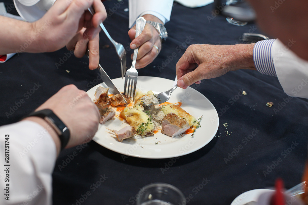 The blurred background of the group of foodies is dividing the food in the dish to taste. The blurred background of the group of foodies is dividing the food in the dish to taste.