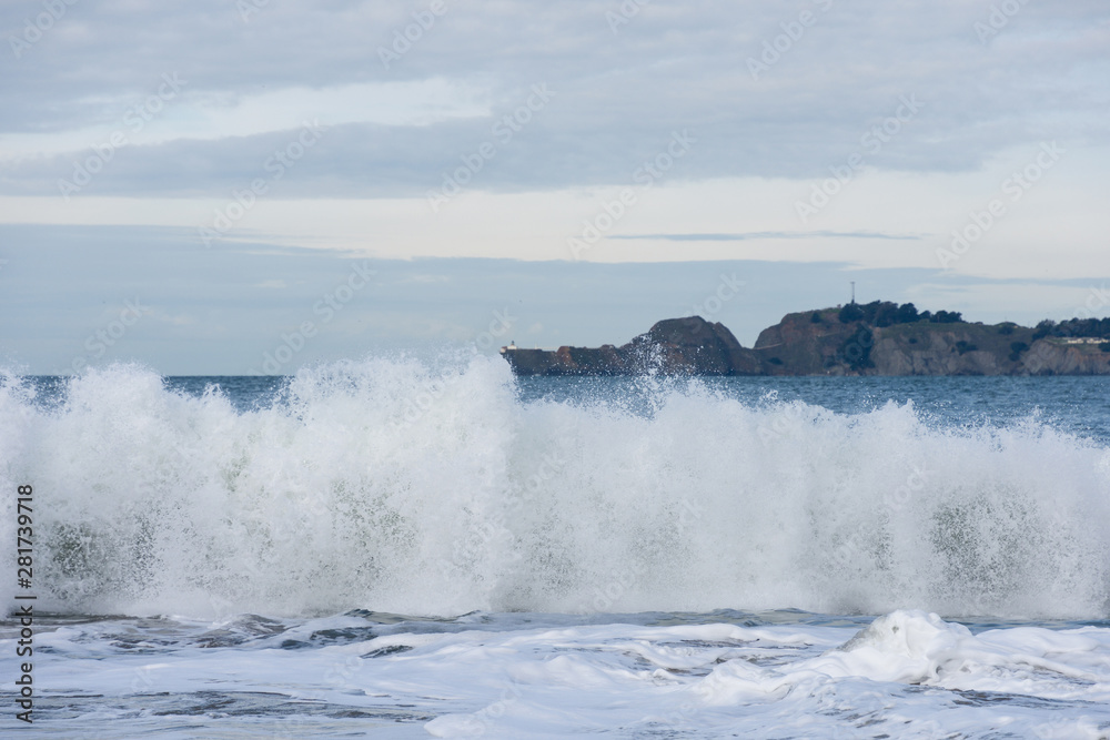 Fototapeta premium White ocean waves in San Francisco Bay