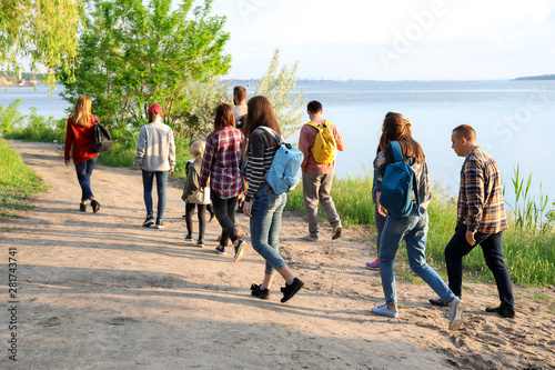 Fotografía Group of illegal migrants escaping from their country