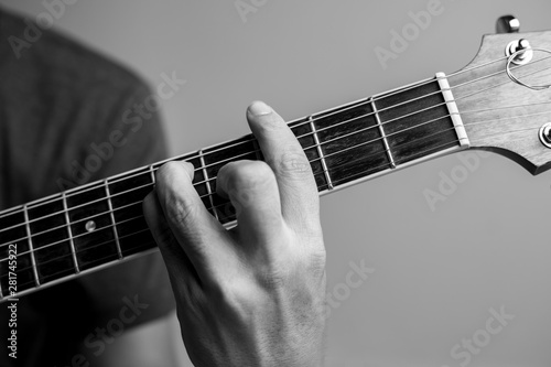 Musicians are catching guitar chords.