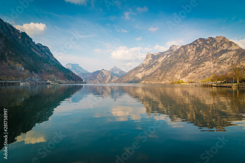 Alpensee Traunsee in den Alpen von Österreich © kentauros