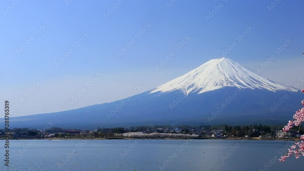 Fuji behind lake, Fujikawaguchiko, Yamanashi Prefecture, Japan Fuji behind lake, Fujikawaguchiko, Yamanashi Prefecture, Japan