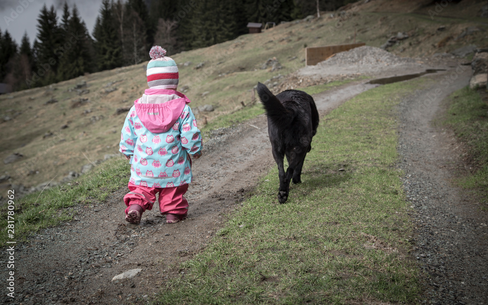 The friendship between a child and her black dog