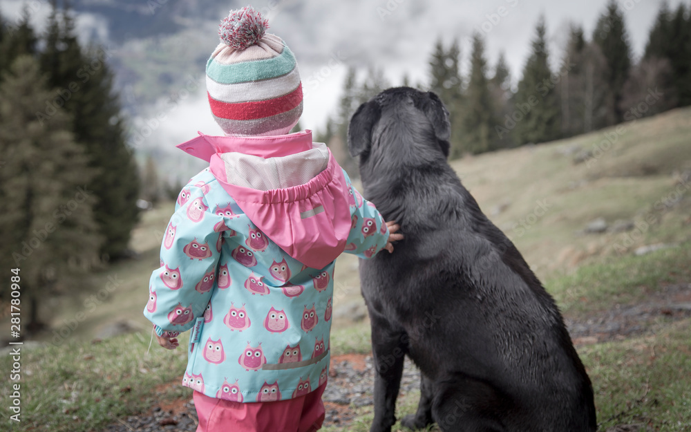 The friendship between a child and her black dog