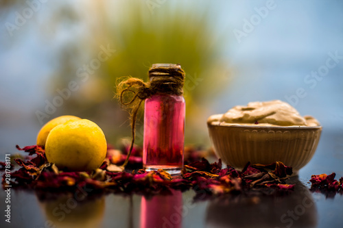 Best cheap DIY face mask for acne scars of multani mitti or fuller's earth or mulpani mitti on the wooden surface consisting of lemon juice, fuller's earth, and some rose water also. photo