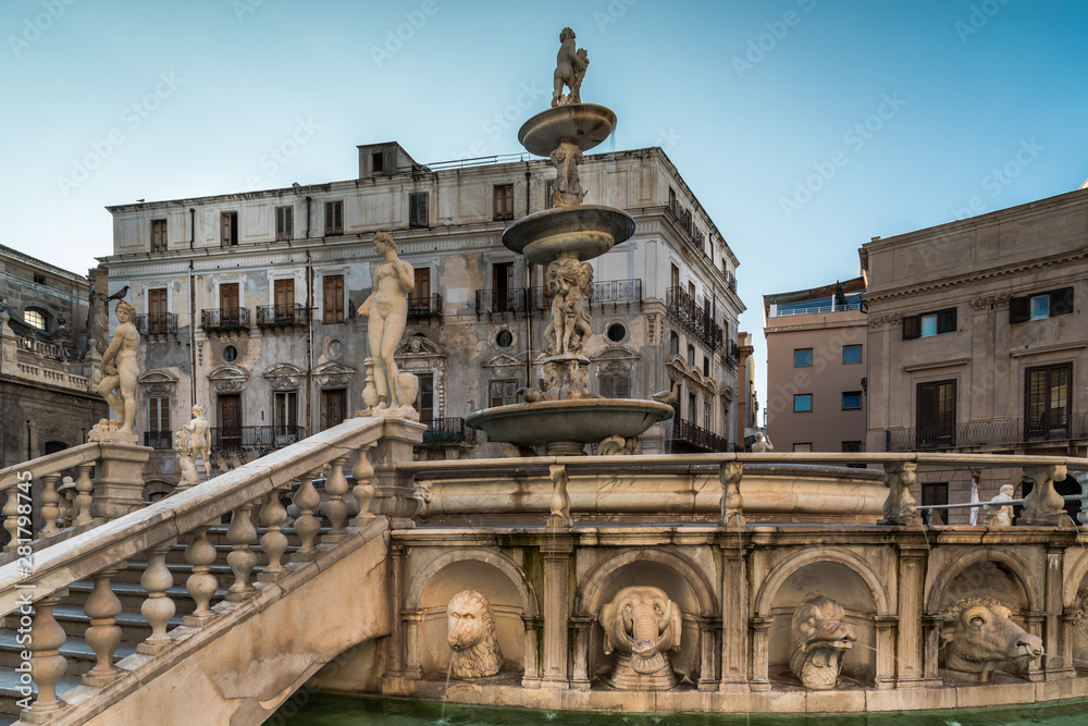 Brunnen, Fontana Pretoria in Palermo, Sizilien Italien,