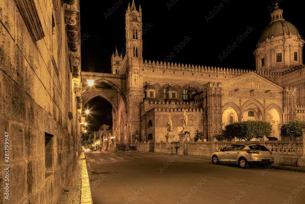 Kathedrale Maria Santissima Assunata in Palermo bei Nacht, Sizilien Italien,