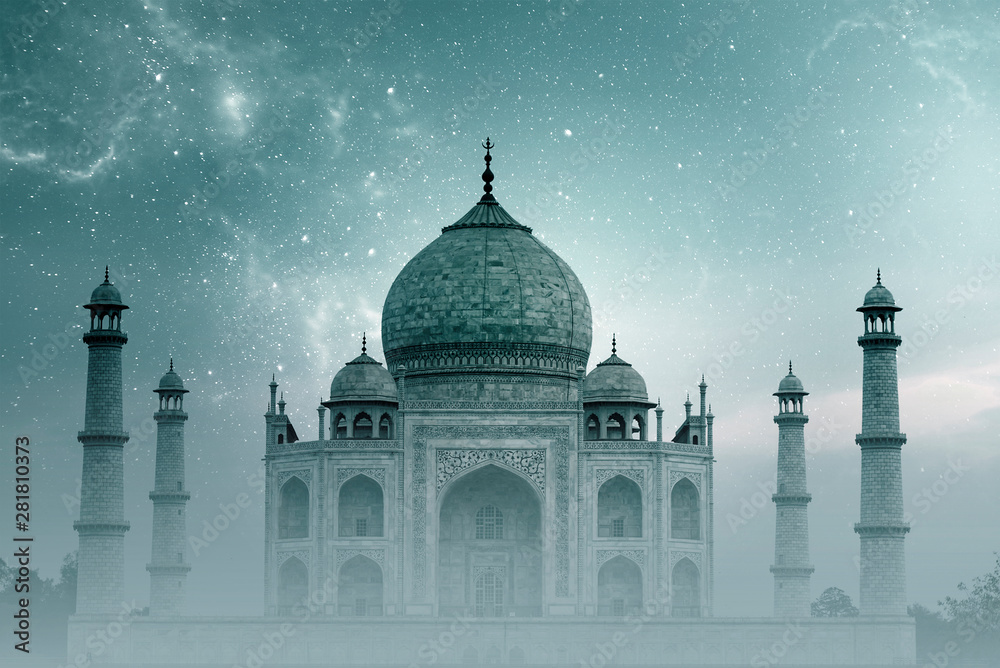 Φωτογραφία Taj Mahal India, night Sky with Stars and Fog over Taj Mahal in Agra