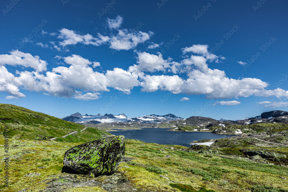 Bergpanorama mit Seen in Jotunheimen Norwegen