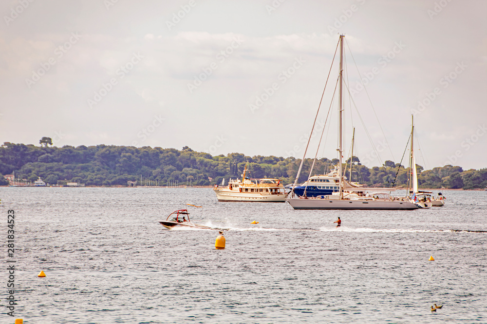 Obraz premium Sea bay marina with yachts and boats in Cannes