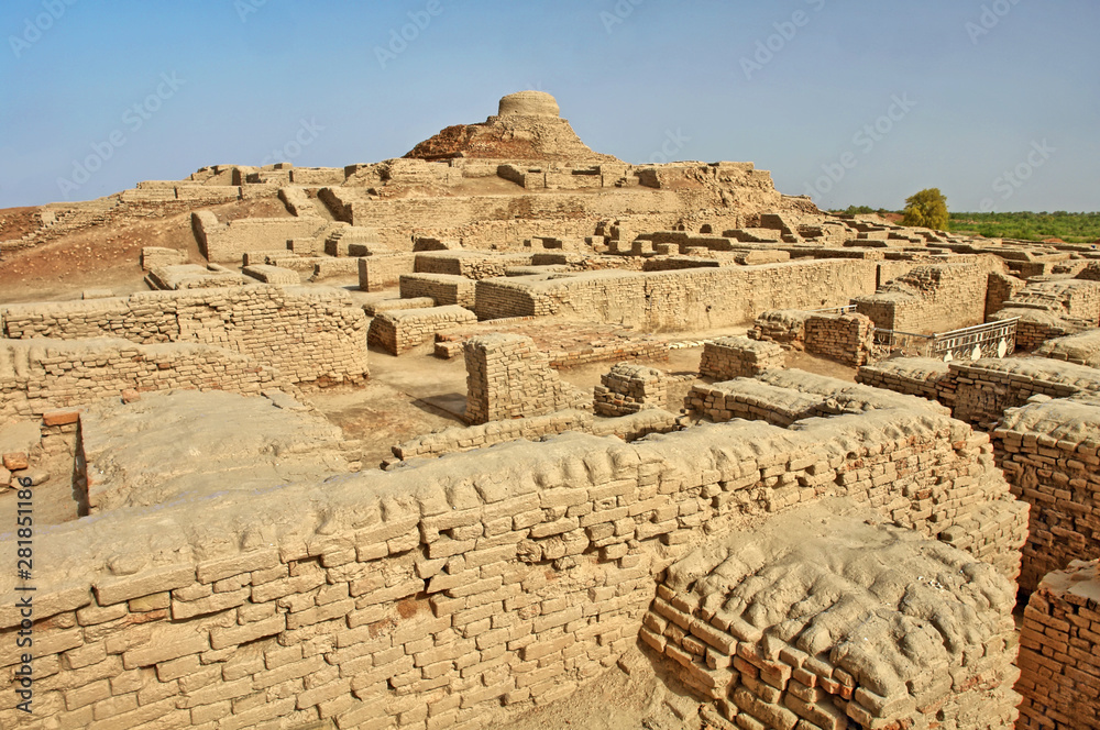 Obraz premium Mohenjo-daro - an archaeological site in the province of Sindh, Pakistan