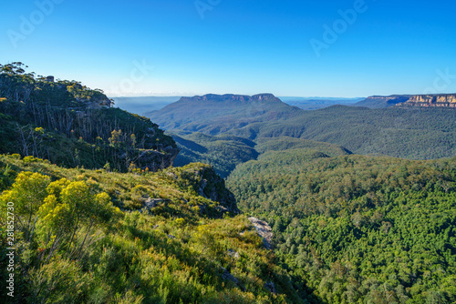 cliff view lookout, blue mountains national park, australia 1