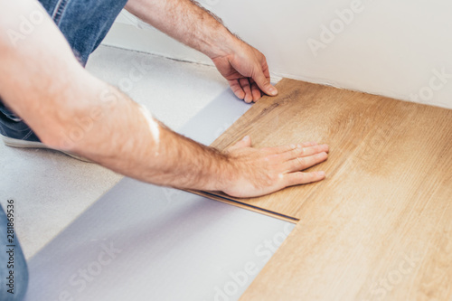 Before you start laying laminate flooring yourself  we recommend that you look at the installation instructions for laminate to clearly see the process of upcoming work from  A  to  Z 