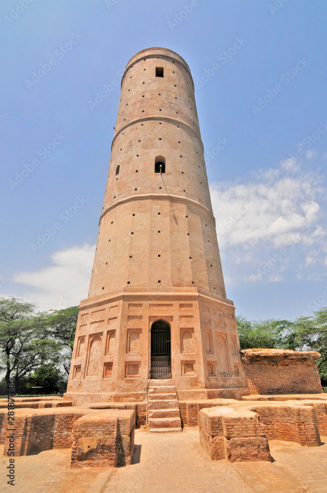 Hiran Minar  -  17th-century Mughal era complex located in Sheikhupura, in the Pakistani province of Punjab.