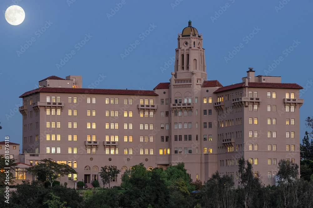 Fototapeta premium Richard H. Chambers Courthouse in Pasadena