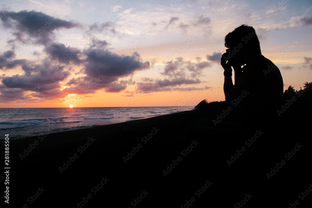 fotografo en atardecer de la playa fotografo en atardecer de la playa