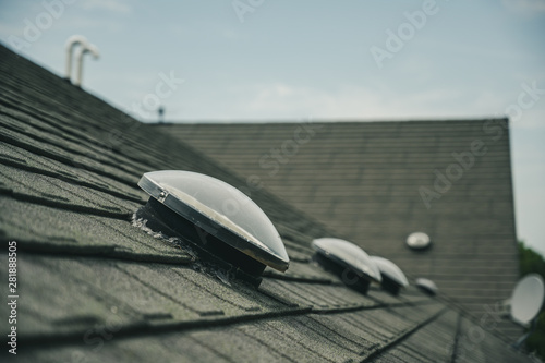 Foto Dome shaped solar tube skylight on asphalt shingle roof