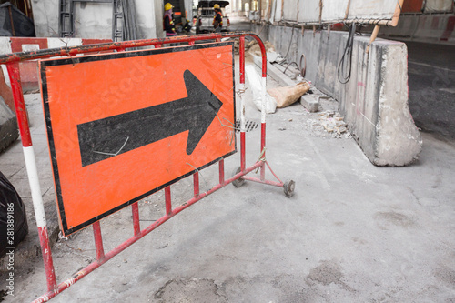 Billede på lærred Arrow symbol diversion in the  construction area
