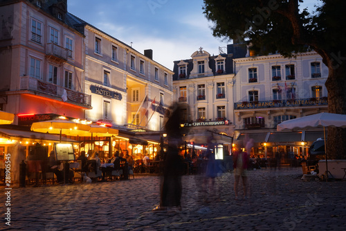 Tableau sur toile Saint–Malo, place Châteaubrilland (France)