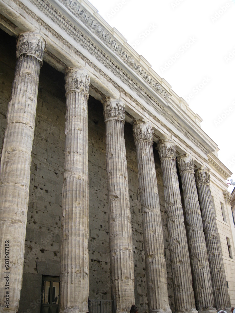 Naklejka premium Ancient columns