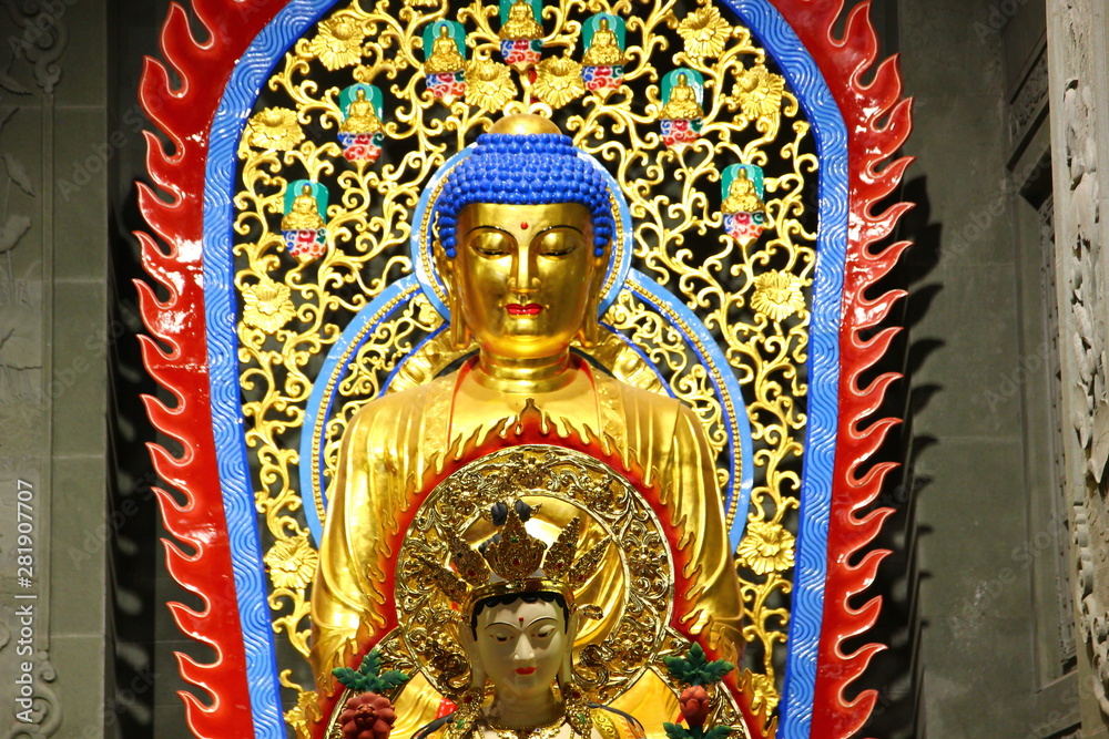 Obraz premium golden bodhisattva GUANYIN carving in Thailand