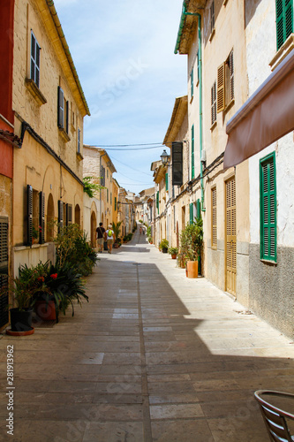 Altstadt von Alcudia Gasse H  user Mallorca Spanien