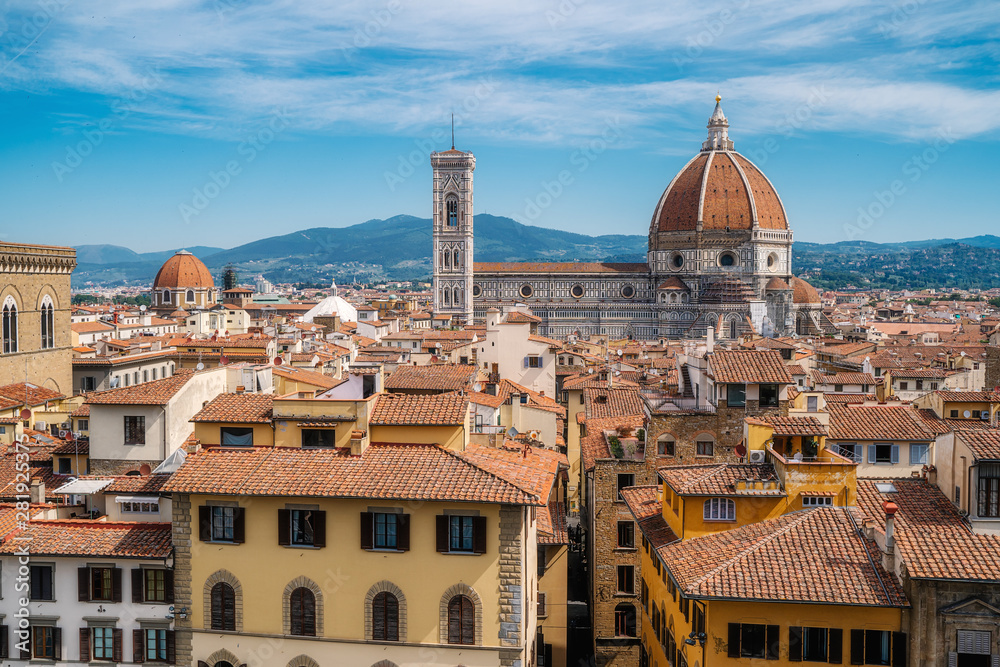 Obraz premium Florence city skyline, Italy. Aerial cityscape view to Santa Maria del Fiore cathedral (Basilica of Saint Mary of the Flower) in the day