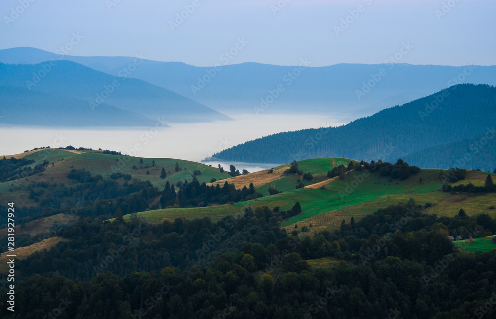Obraz premium Fog in autumn, the mountains of the Carpathians in Ukraine