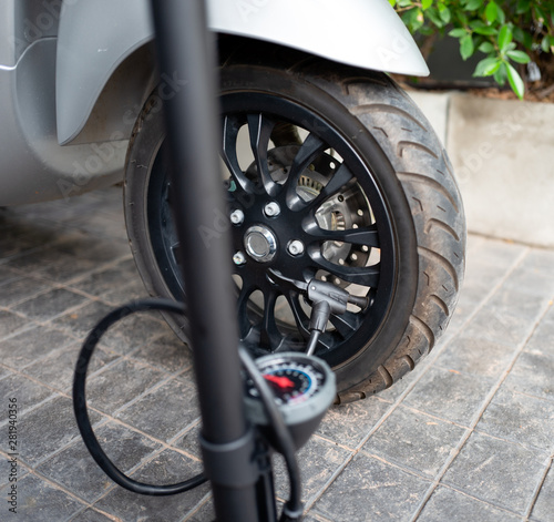 Check the tire pressure of the motorcycle.