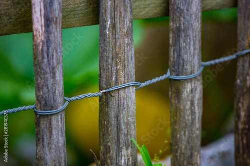 Holzzaun im Dorf