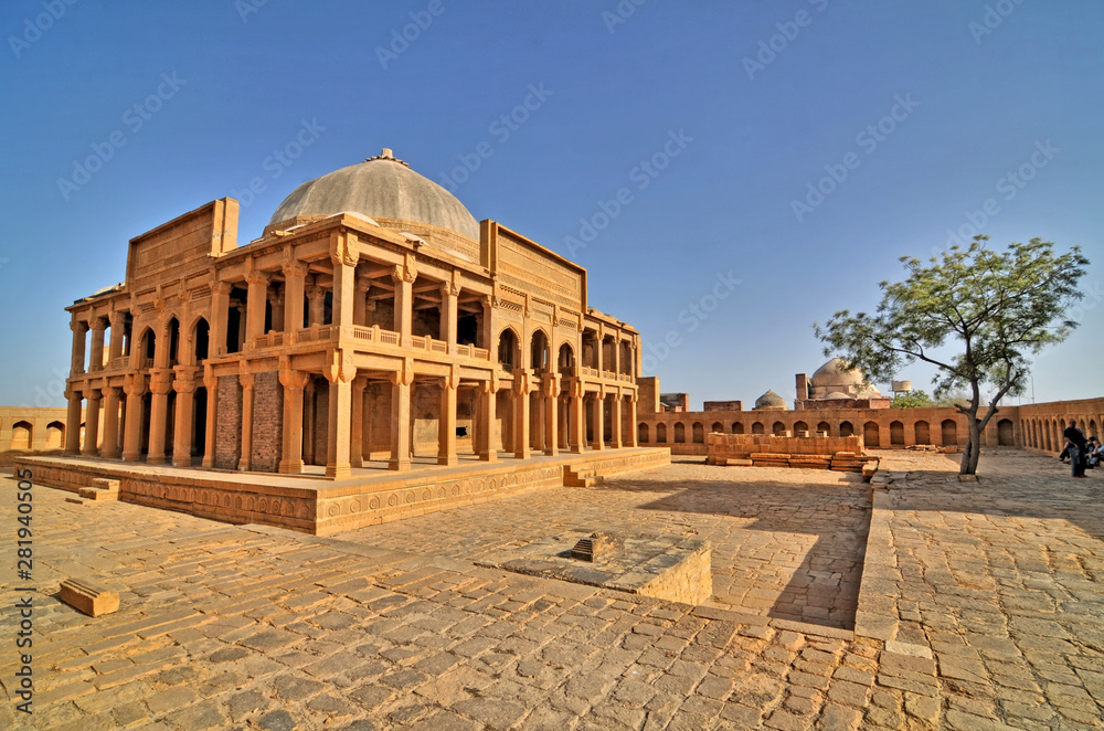 Obraz premium Makli Necropolis - one of the largest funerary sites in the world, near the city of Thatta, in Pakistan.