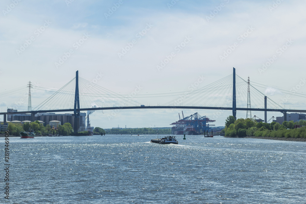 Obraz premium Köhlbrandbrücke vom Hafen Hamburg Brücke Transport Verbindung Industrie Schiffart 