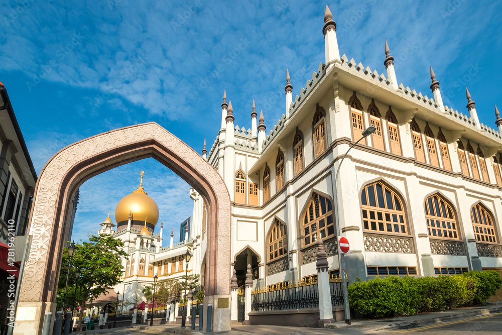 Sultan Mosque is a prominent mosque located at the heart of Kampong Glam, and one of Singapore’s most impressive places of worship.