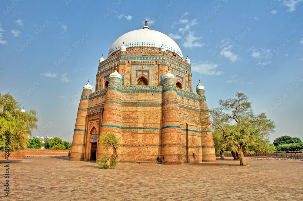 Tomb of Shah RukneAlam in Multan, Pakistan foto de Stock Adobe Stock