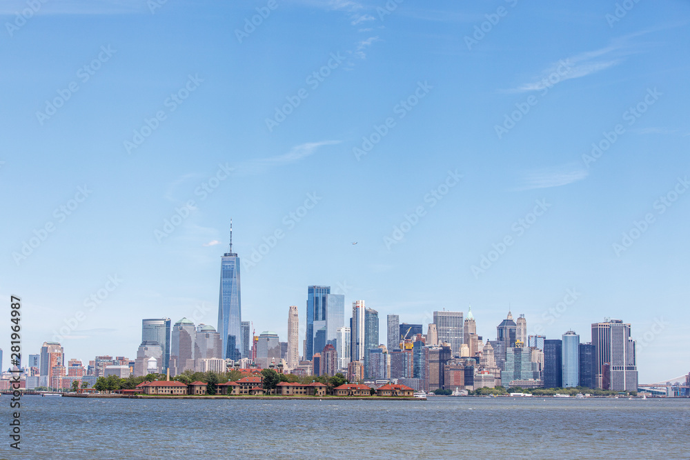 Fototapeta premium Manhattan, New York, USA view on the skyline daytime