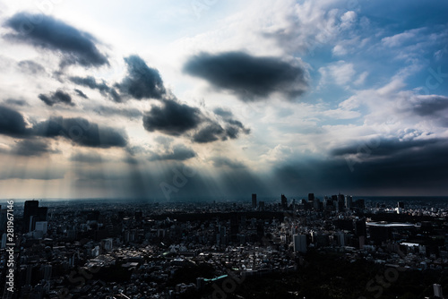 神秘的な東京の空　Mystical Tokyo Sky © kurosuke