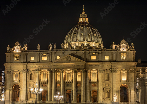 Rom beleuchteter Petersdom , St.Peter, Vatikan, Italien, Nachtaufnahme 