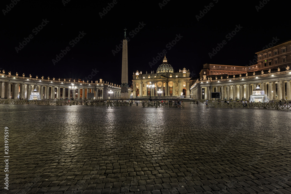 Petersplatz mit Vatikan bei Nacht Rom, Italien