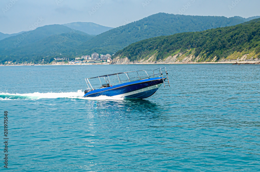 Fototapeta premium The boat quickly sails on the sea