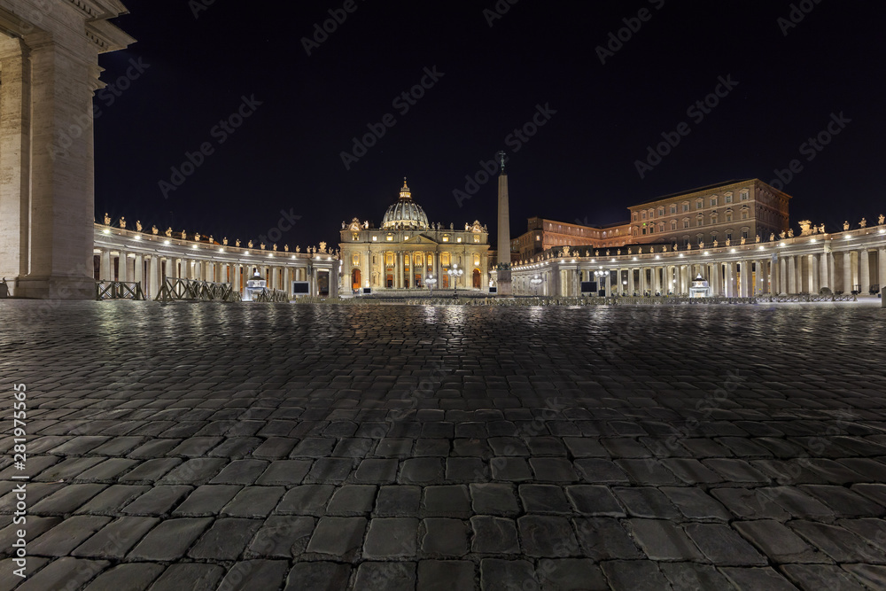 Nachtaufnahme Petersplatz mit  Vatikan,  Rom Italien
