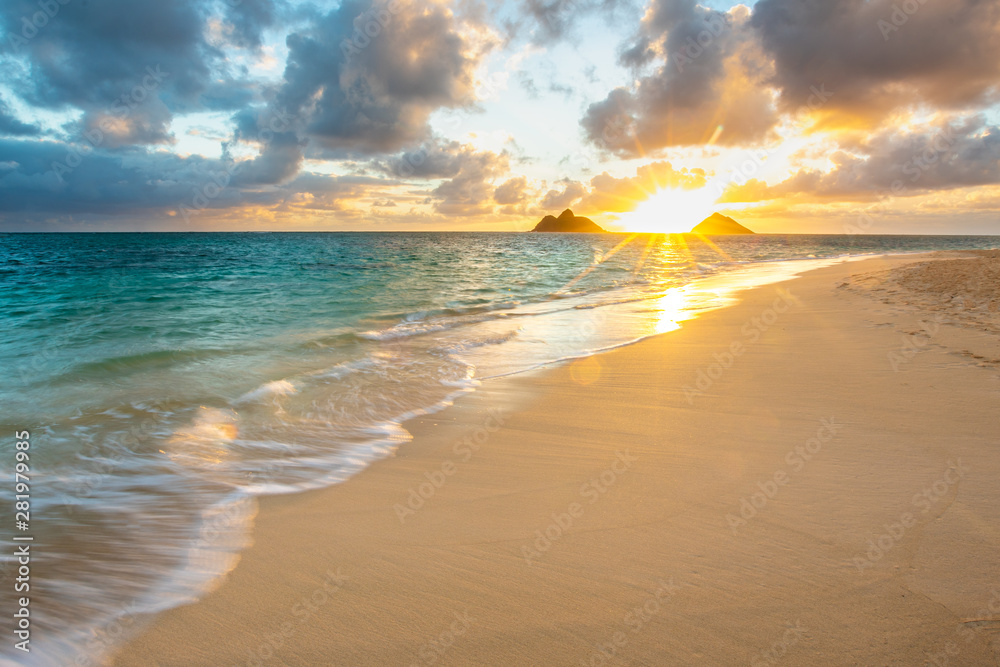 Beautiful Sunrise at Lanikai Beach in Kailua - obrazy, fototapety, plakaty 