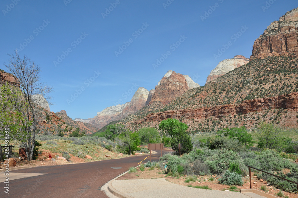 Zion canyon nationalpark in utah americas south west Zion canyon nationalpark in utah americas south west