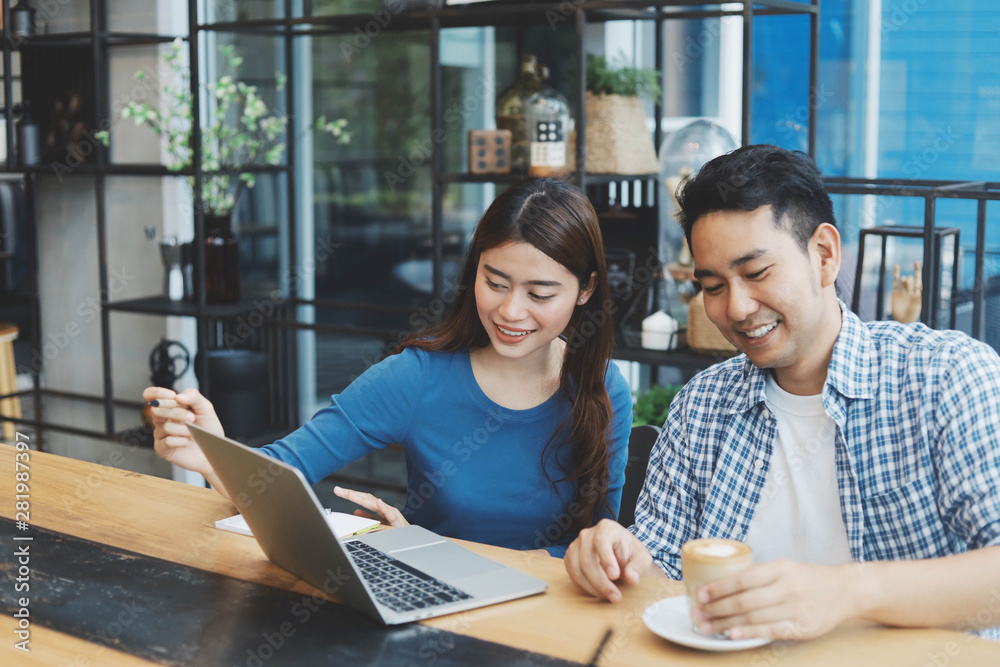 Obraz premium Two Asian people working together.