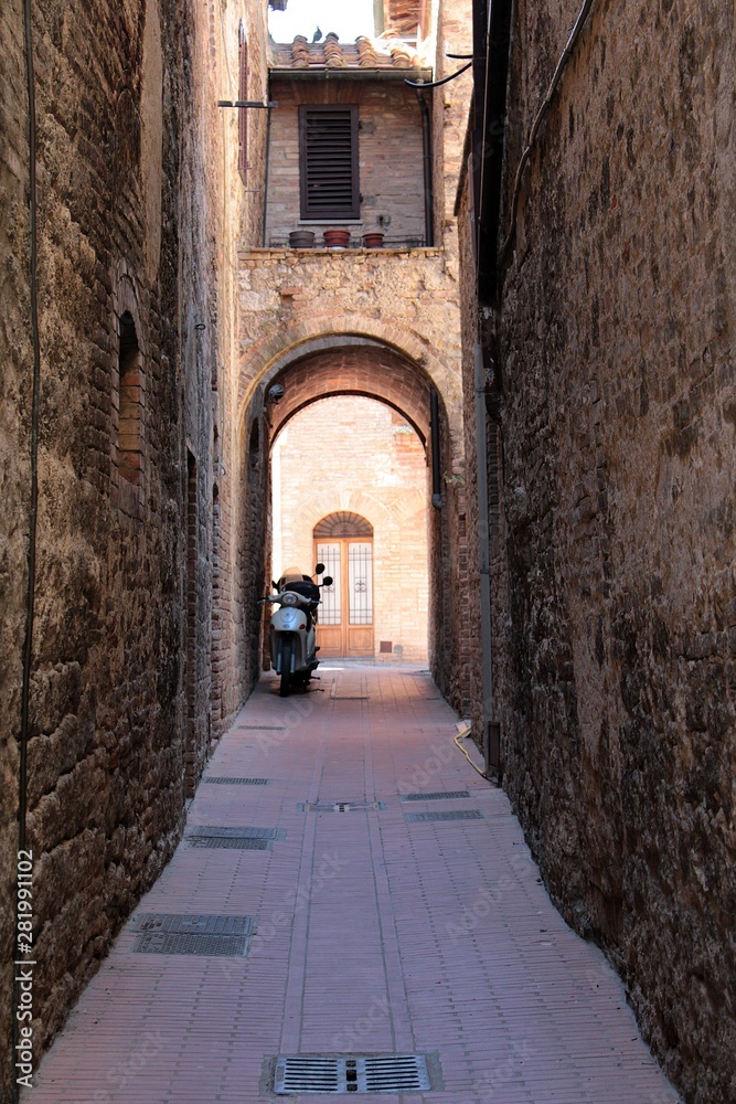 An alley in San Gimignano at midday
