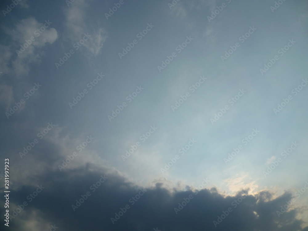 Obraz premium a white cloud flying along the blue sky